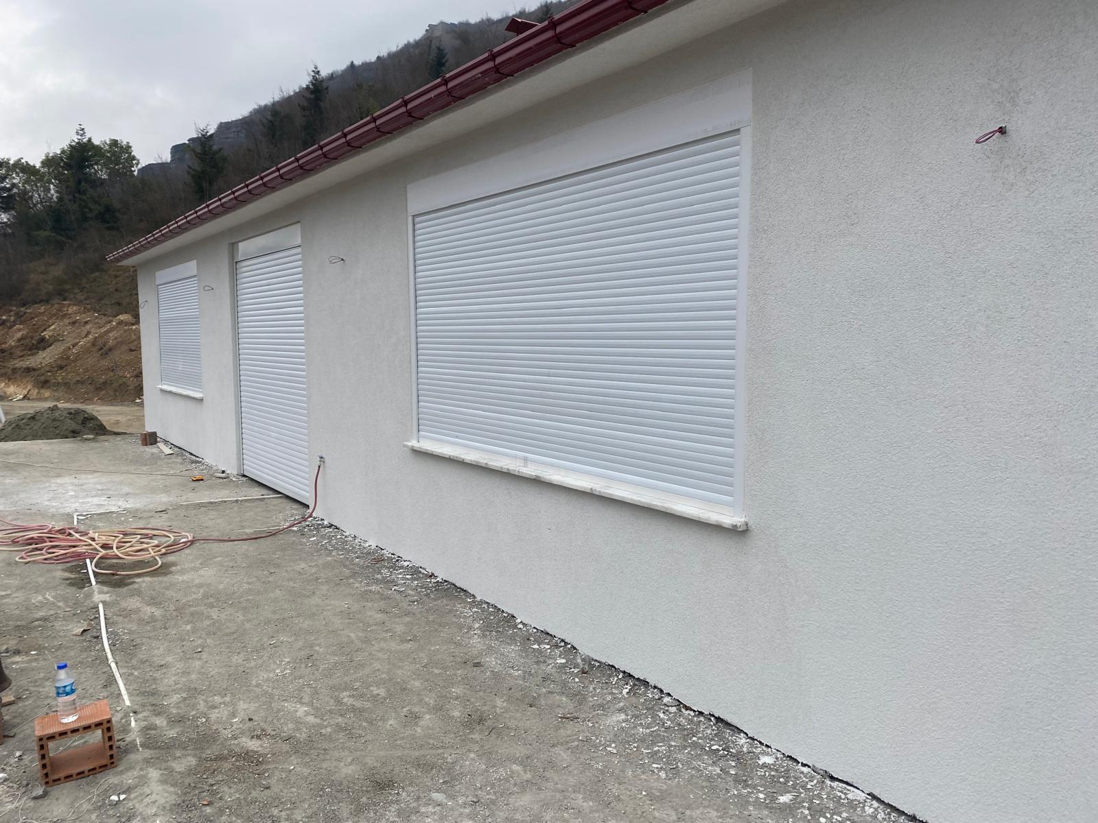 Ticari mekan şeffaf kepenk